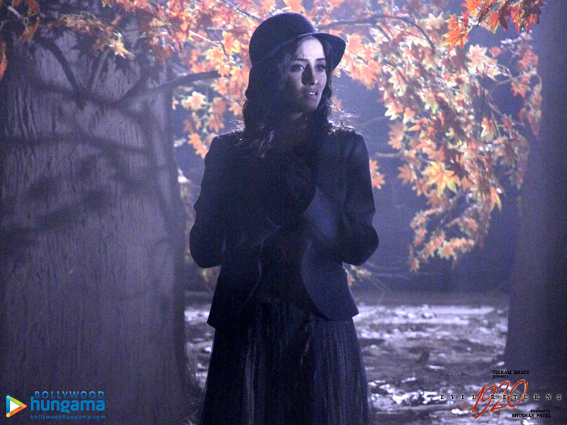 Foto 23 de 1920: Evil Returns