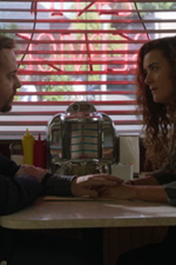 Poster de Episódio Into the Light (2) (2019)