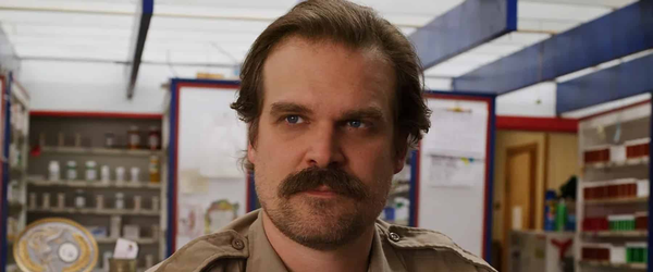 Criadores de “Stranger Things” revelam ator que quase interpretou Hopper antes de David Harbour