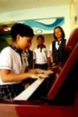 Uma revolução silenciosa (A Quiet Revolution: Singapore's World Class Educational System)