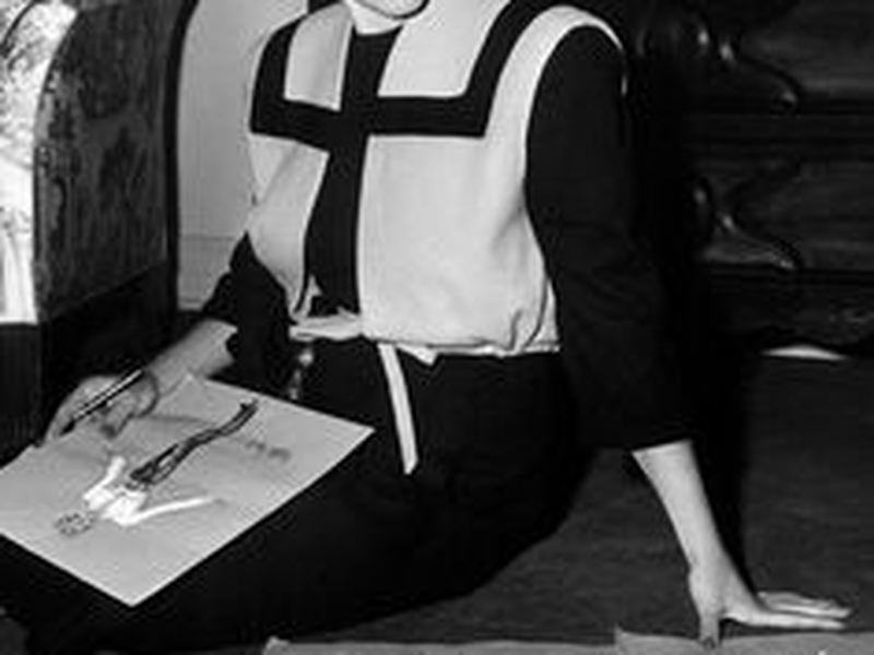 Foto 1 de The Costume Designer