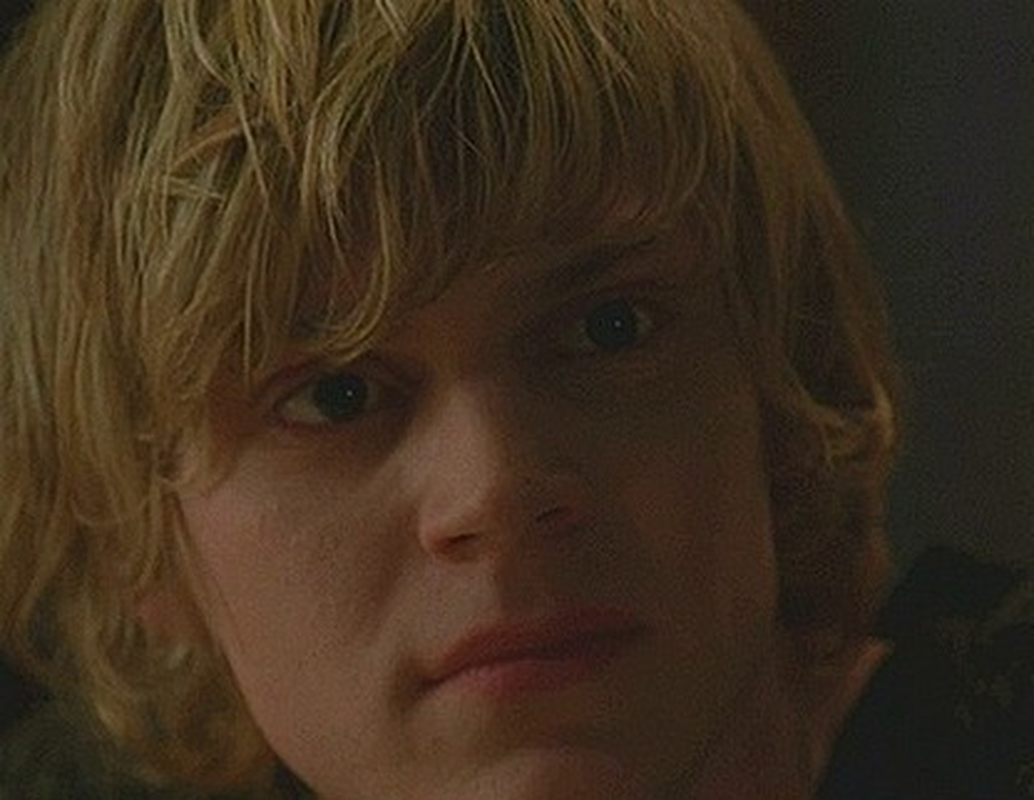 Evan Peters - Foto 16